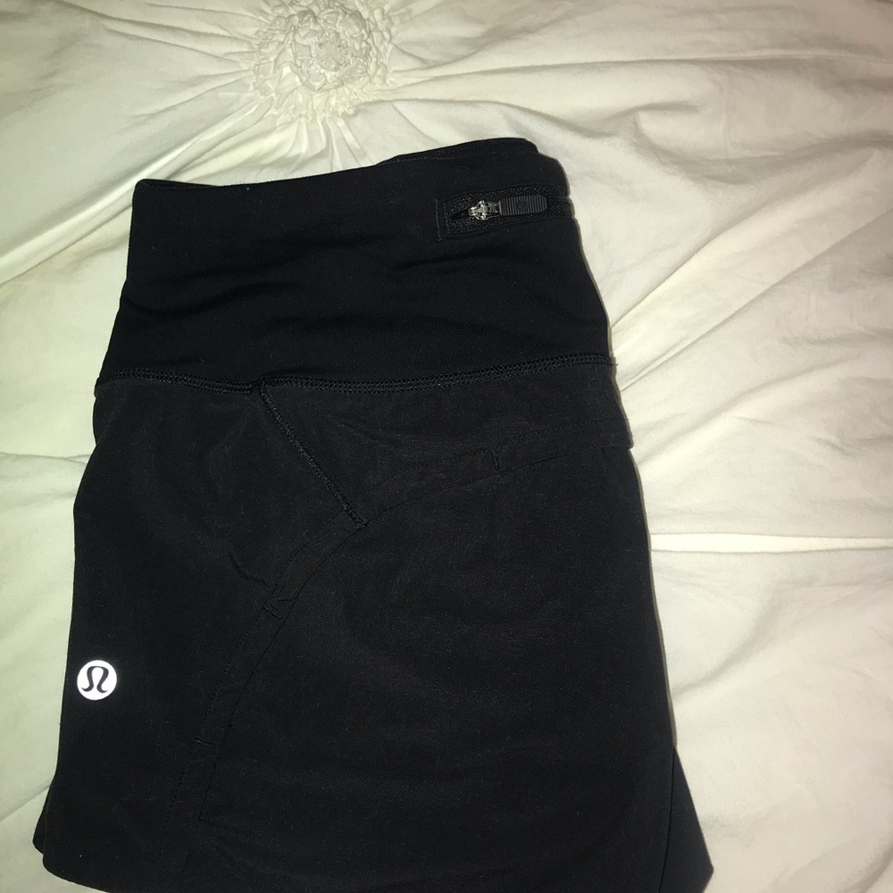 super cute lu lu lemon run time shorts !